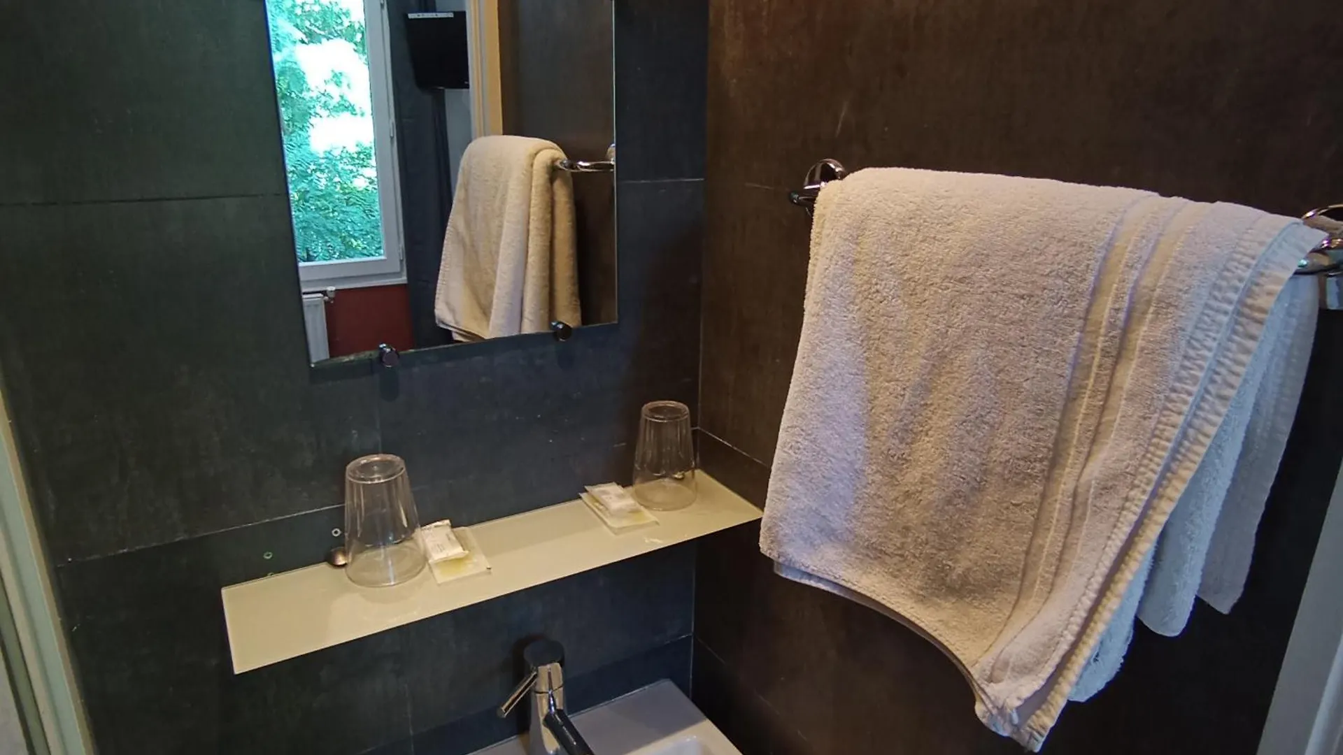 Hostel Caulaincourt Montmartre By Hiphophostels Paris