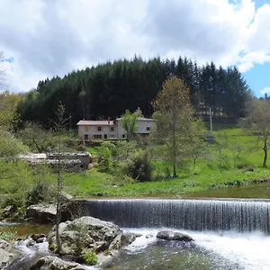https://gite-la-combelle.hotels-rhonealpes.com