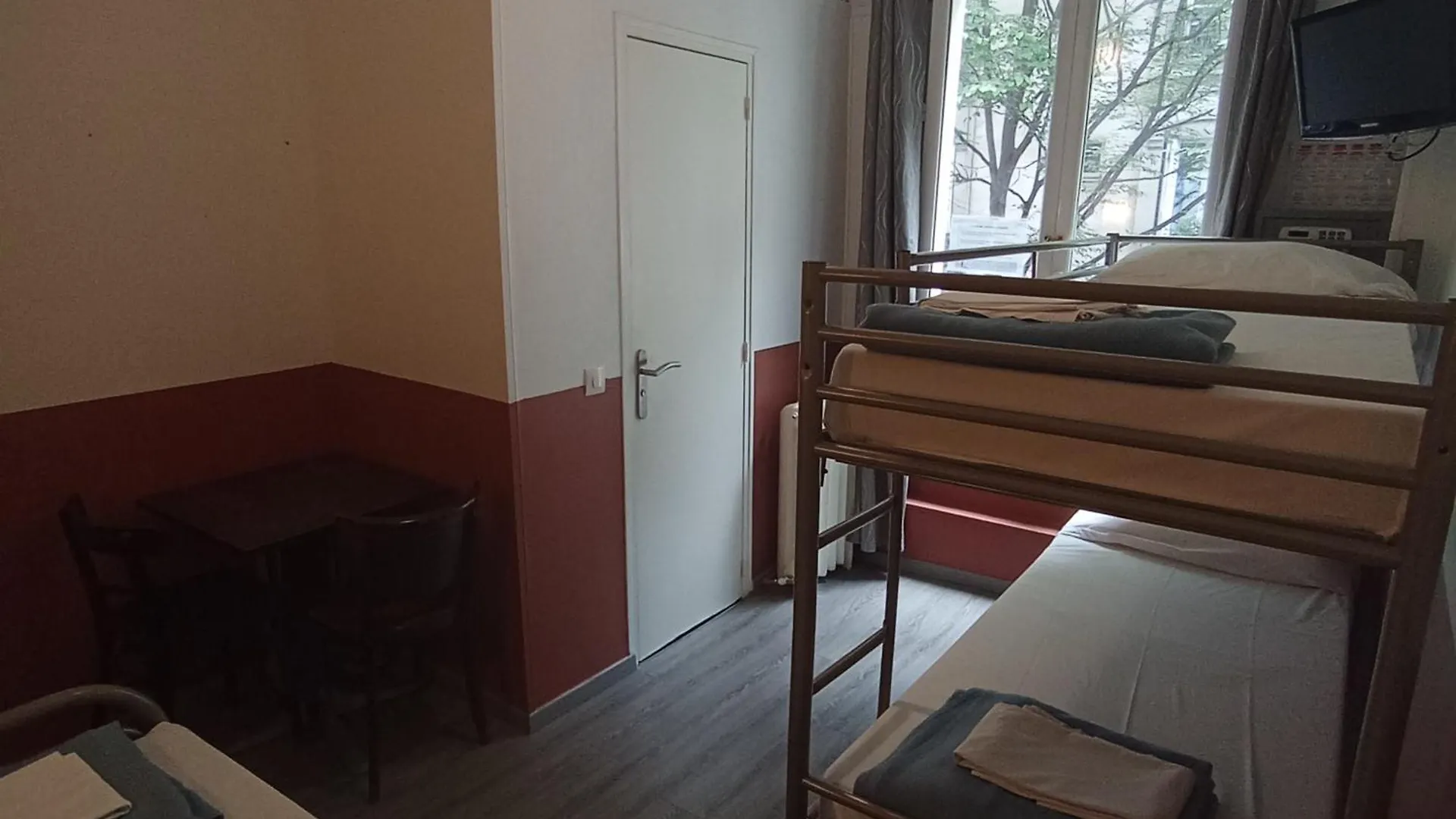Caulaincourt Montmartre By Hiphophostels Hostel Paris